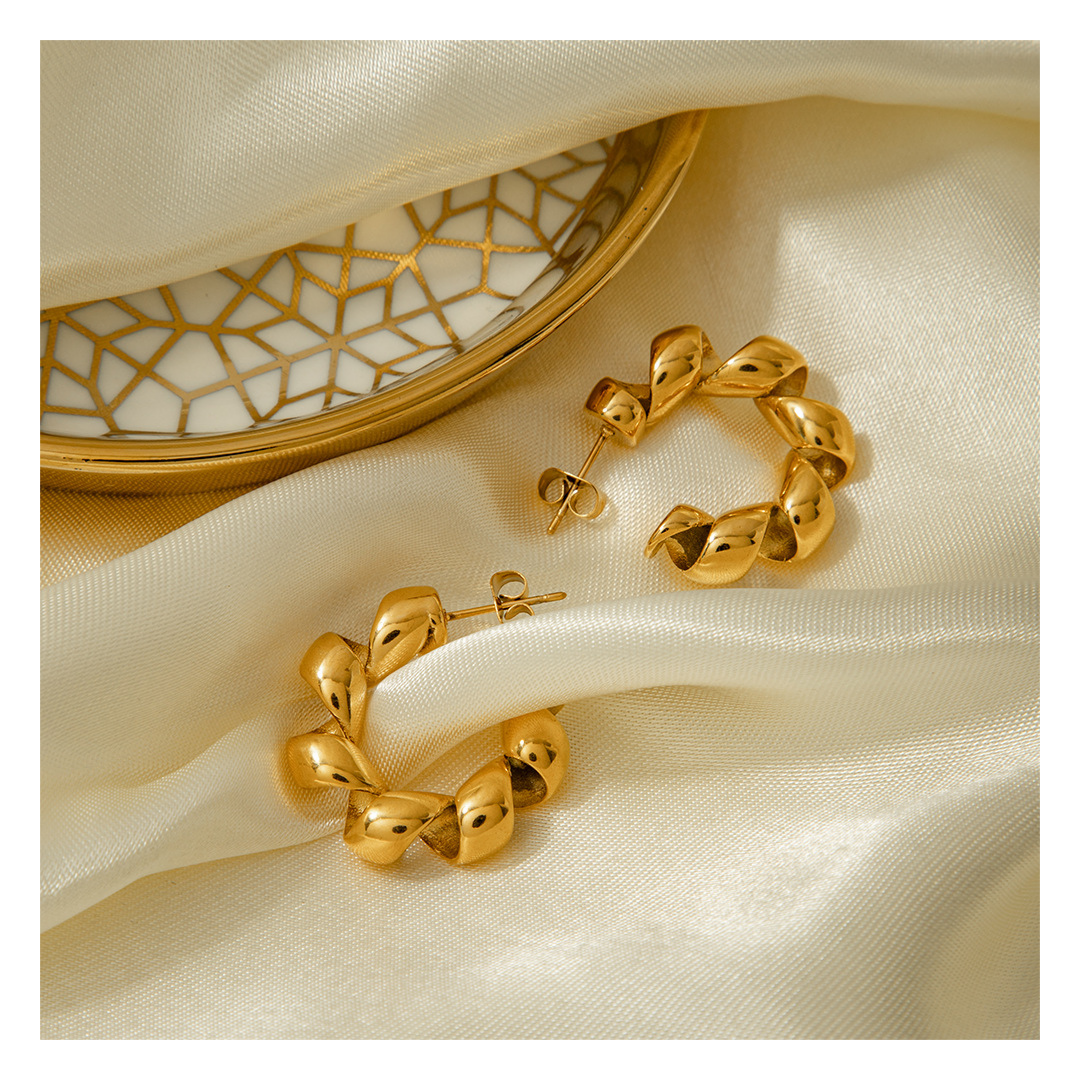 316L Spiral Pierce — 着用イメージ | リング | サージカルステンレス316L | Misy Jewelry