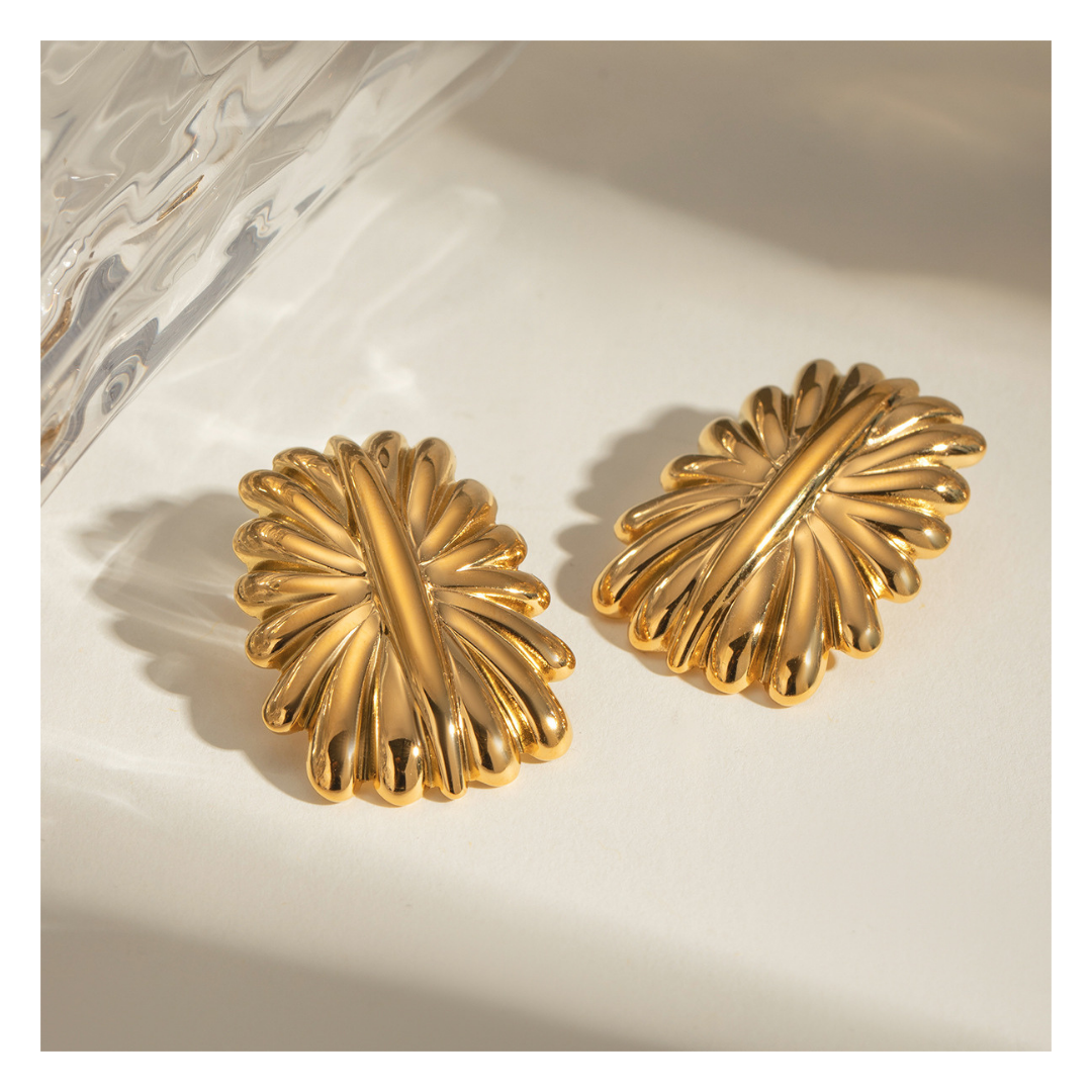316L Golden Petal Burst Earrings 詳細画像1|Misy Jewelry
