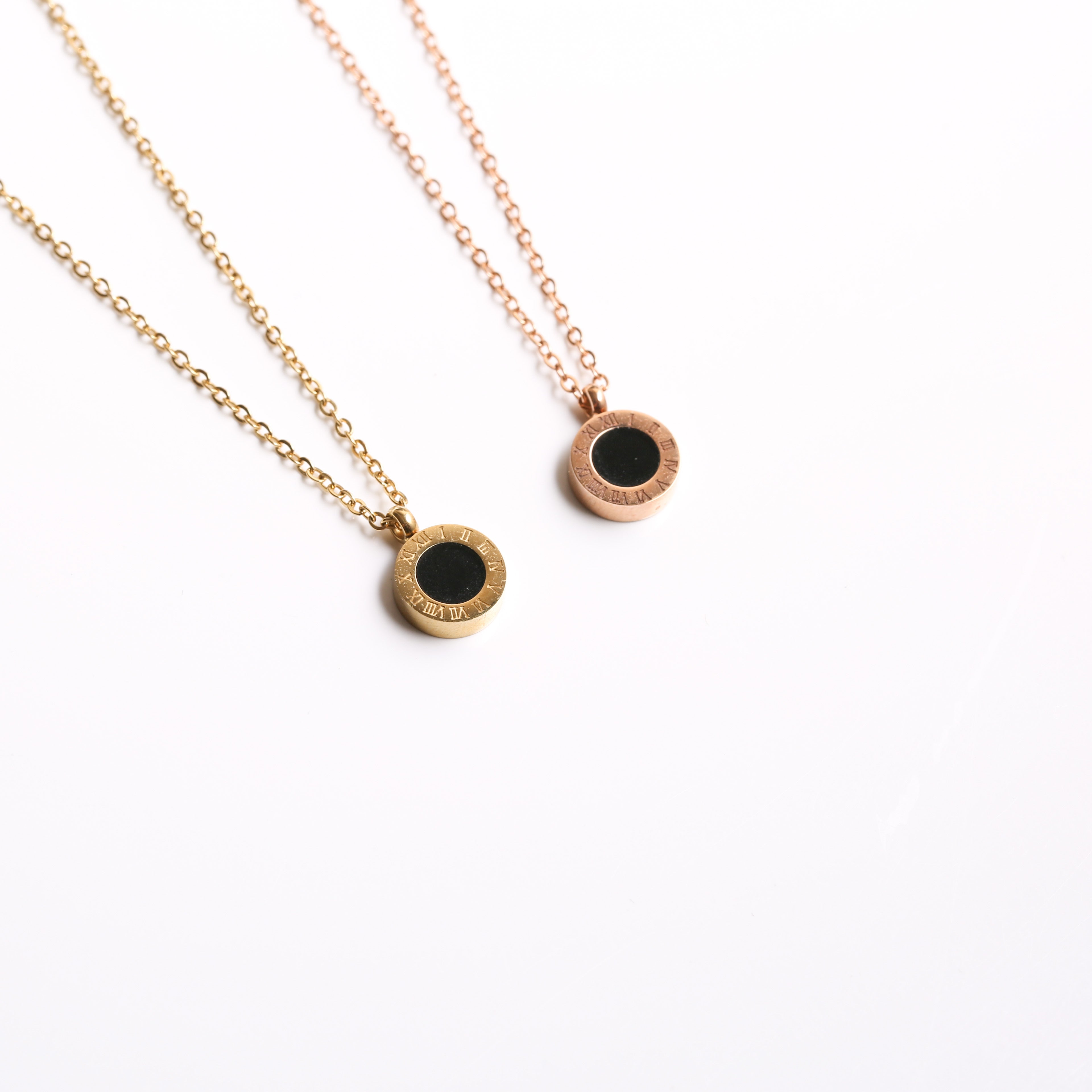 316L Roman coin necklace — 着用イメージ | ネックレス | サージカルステンレス316L | Misy Jewelry