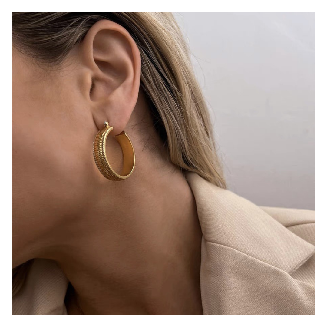 316L Big Retro Hoop Pierce — 着用イメージ | リング | サージカルステンレス316L | Misy Jewelry