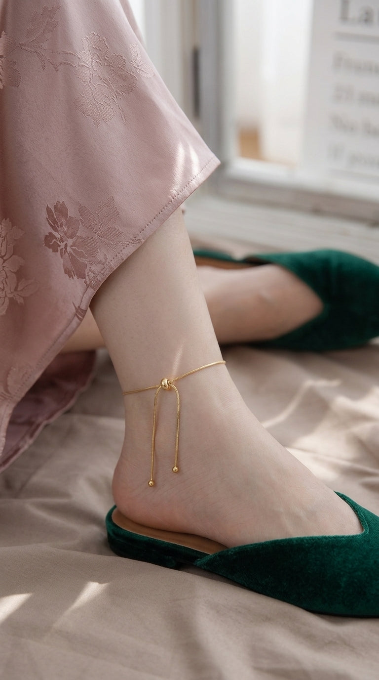 Ribbon Anklet — Gold 着用イメージ | Misy Jewelry