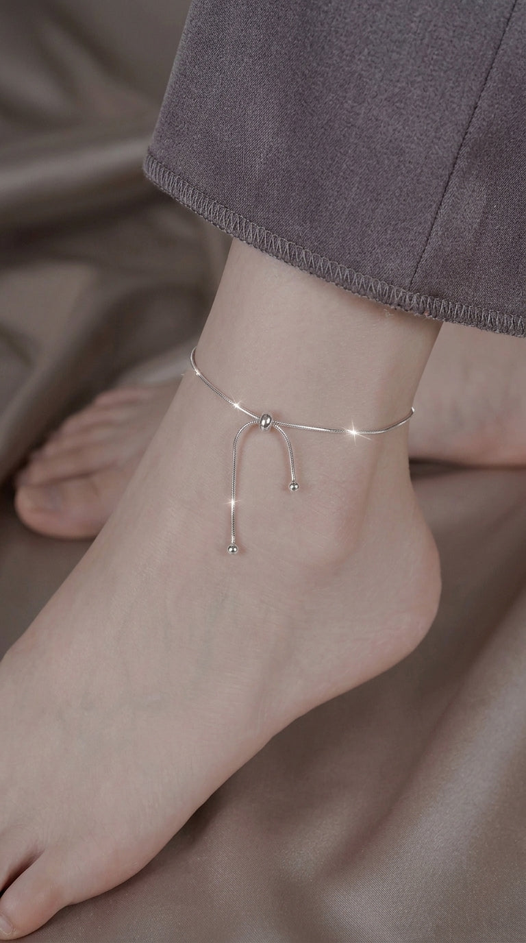 Ribbon Anklet — Silver 着用イメージ | Misy Jewelry