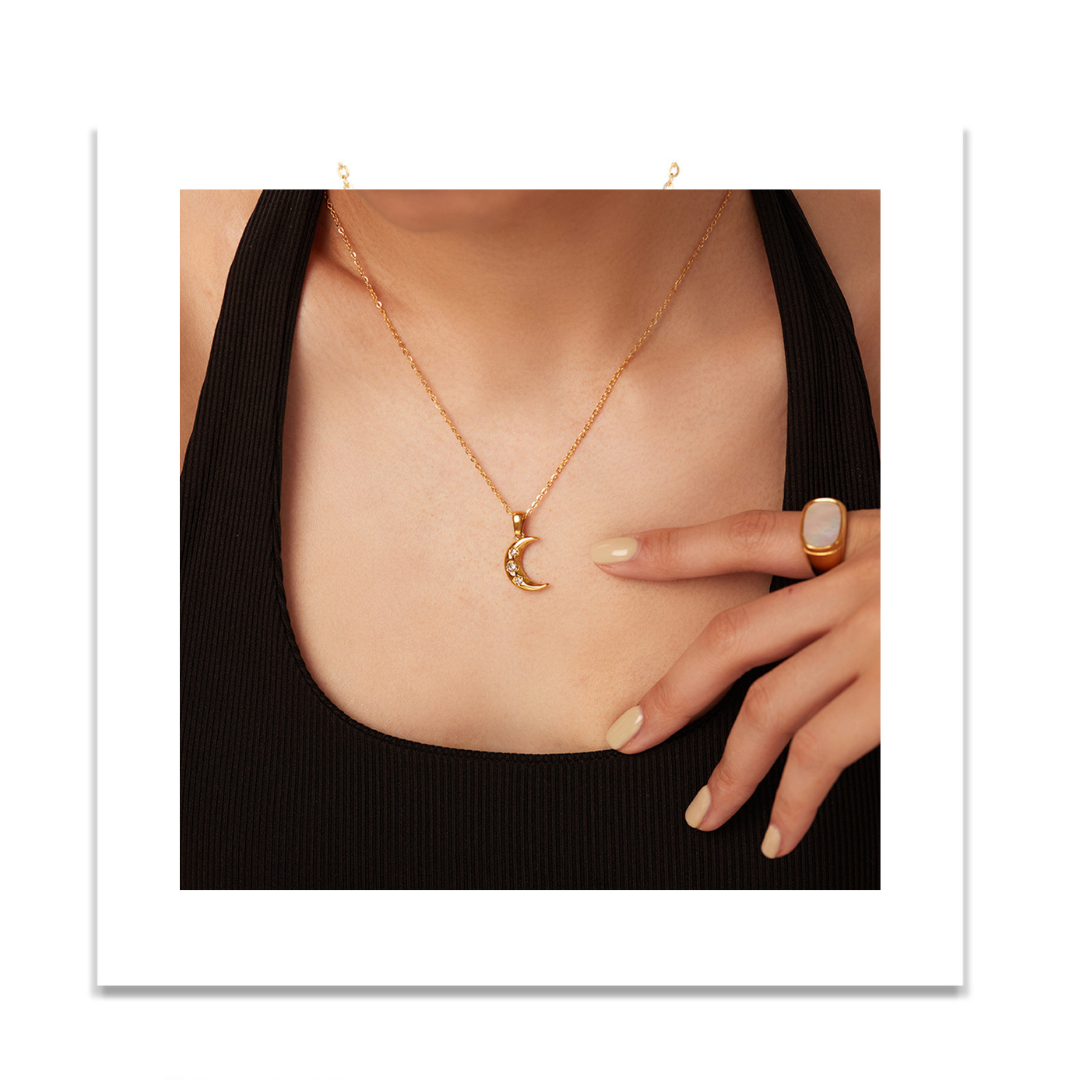 Zirconia Crecent Moon Necklace — ディテール | ネックレス | サージカルステンレス316L | Misy Jewelry