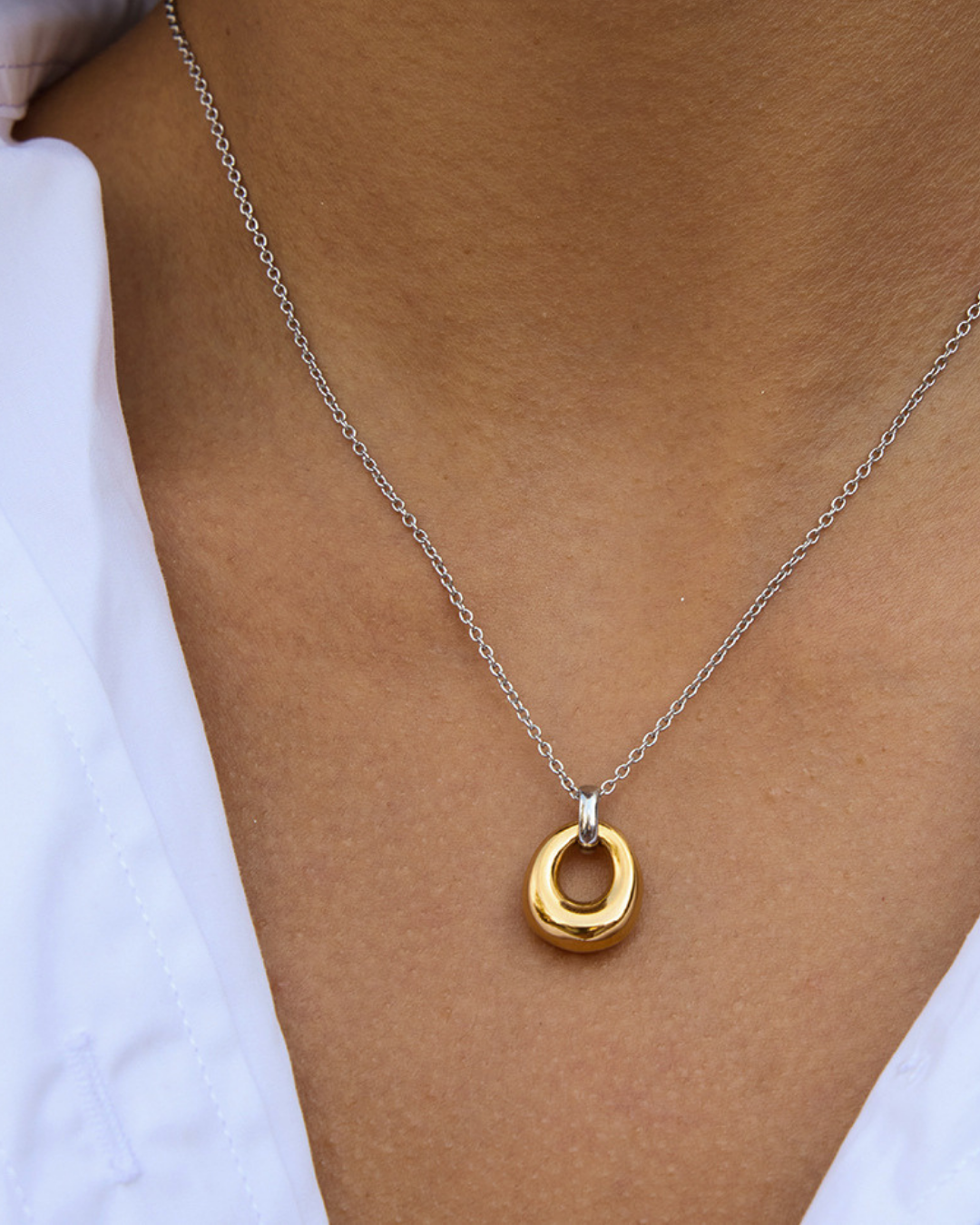 316L Bi-color Oval Pendant Necklace — ディテール | ネックレス | サージカルステンレス316L | Misy Jewelry