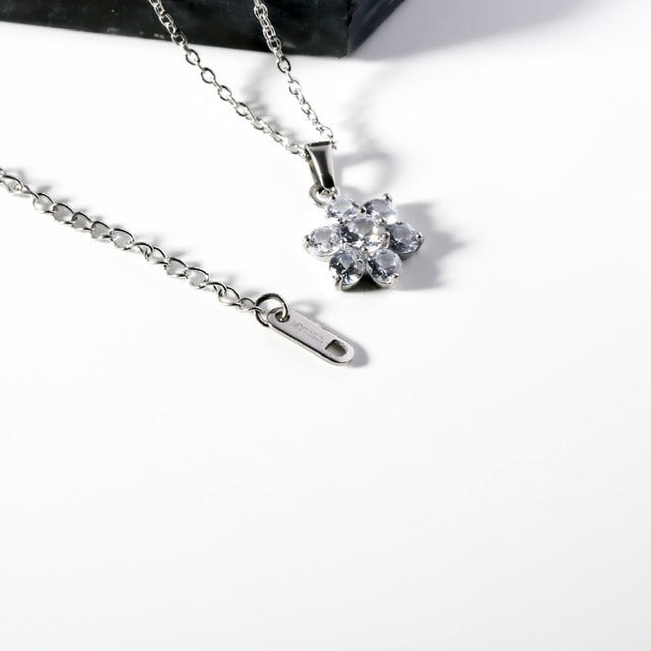 316L Flower Zirconia Necklace 詳細画像2｜Misy Jewelry