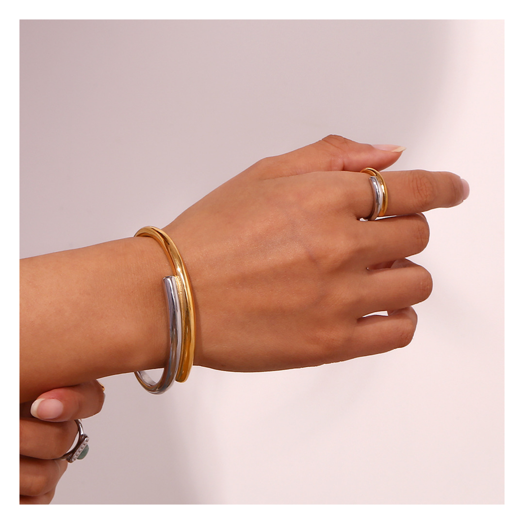 316L Bicolor Cross Ring — 着用イメージ | リング | サージカルステンレス316L | Misy Jewelry