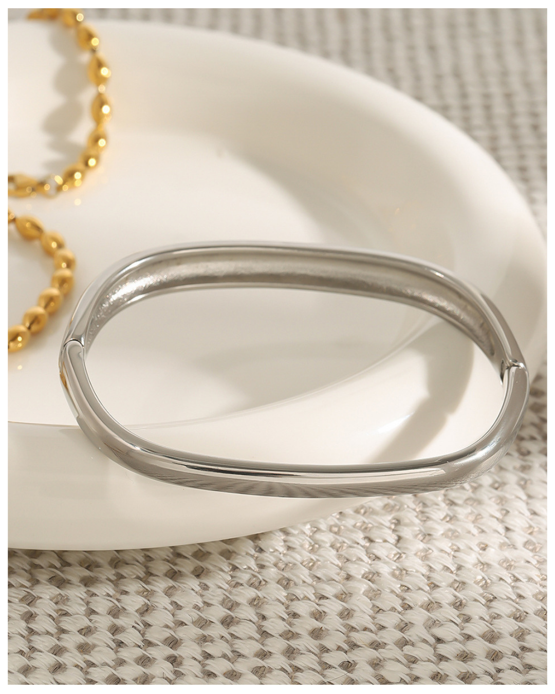 316L Modern Curve Open Bangle — ディテール | ブレスレット | サージカルステンレス316L | Misy Jewelry