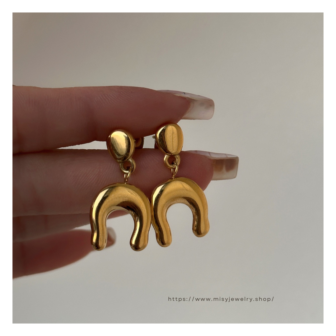316L Horseshoe Pierce — 着用イメージ | リング | サージカルステンレス316L | Misy Jewelry