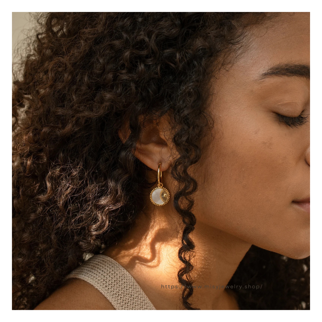 316L Moon Perl Pierce — 着用イメージ | リング | サージカルステンレス316L | Misy Jewelry