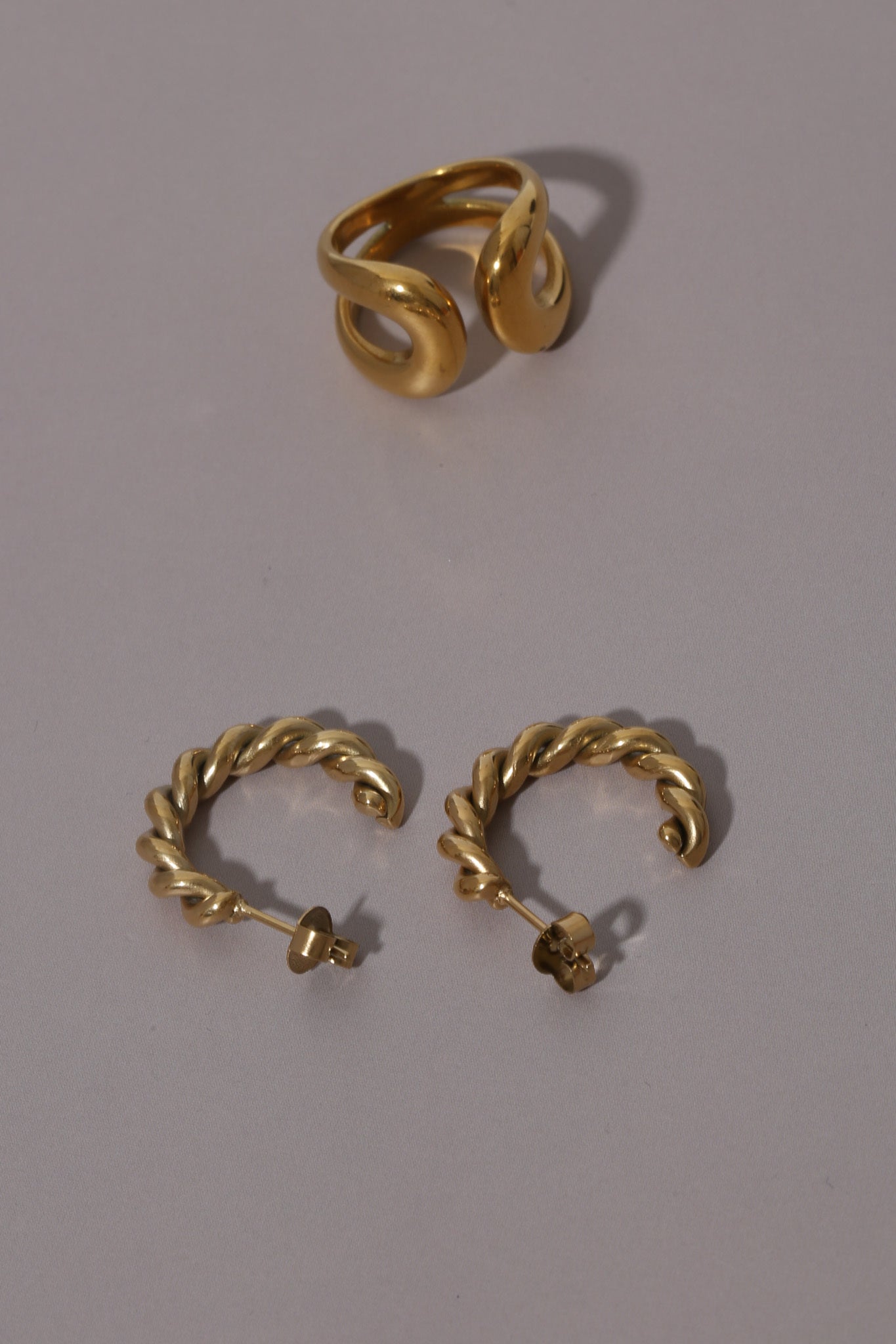 316L Twist Hoop Pierce — 着用イメージ | リング | サージカルステンレス316L | Misy Jewelry